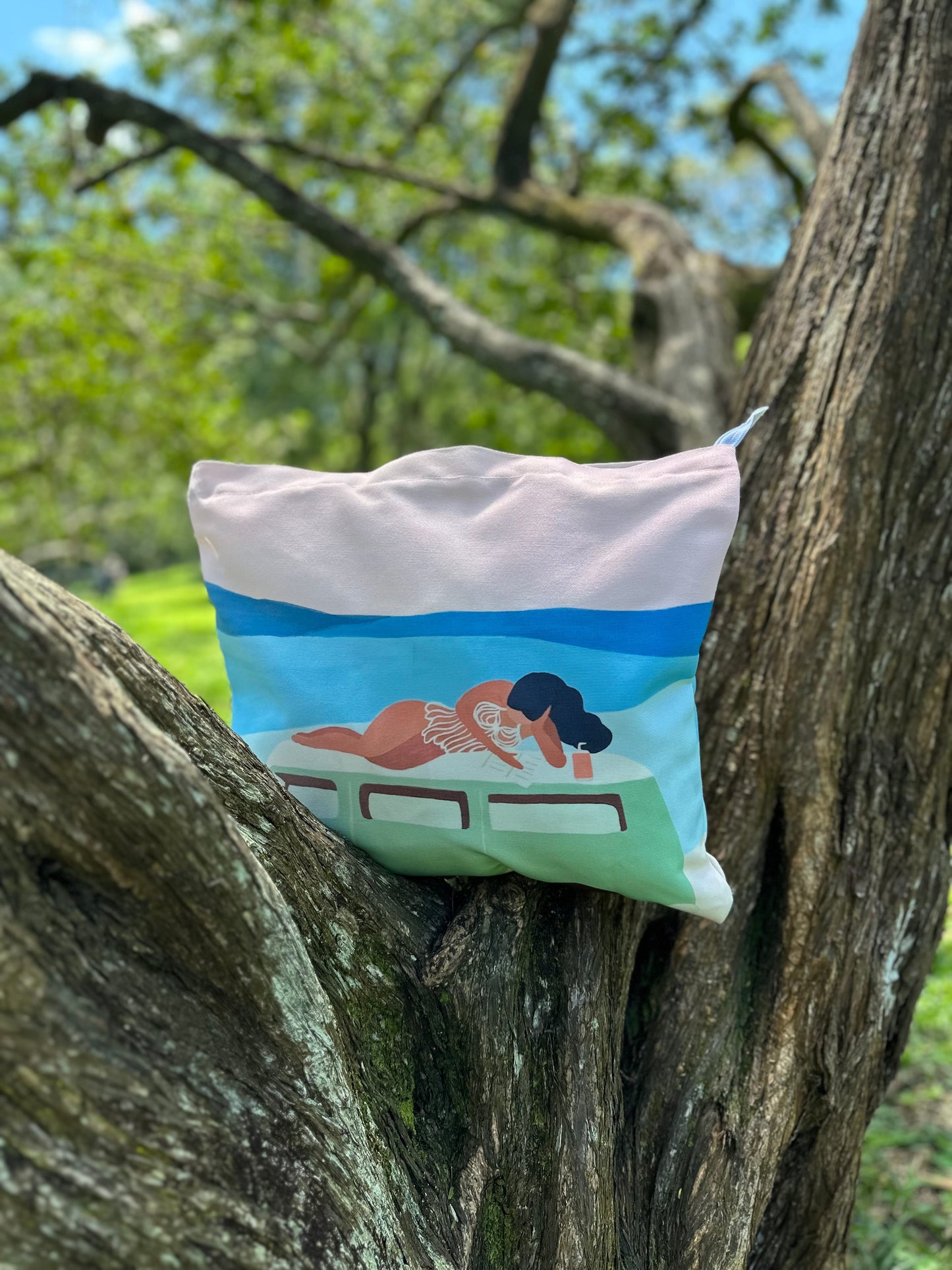 "Pages and Waves" Tote – Inspired by Hawaii 🌊