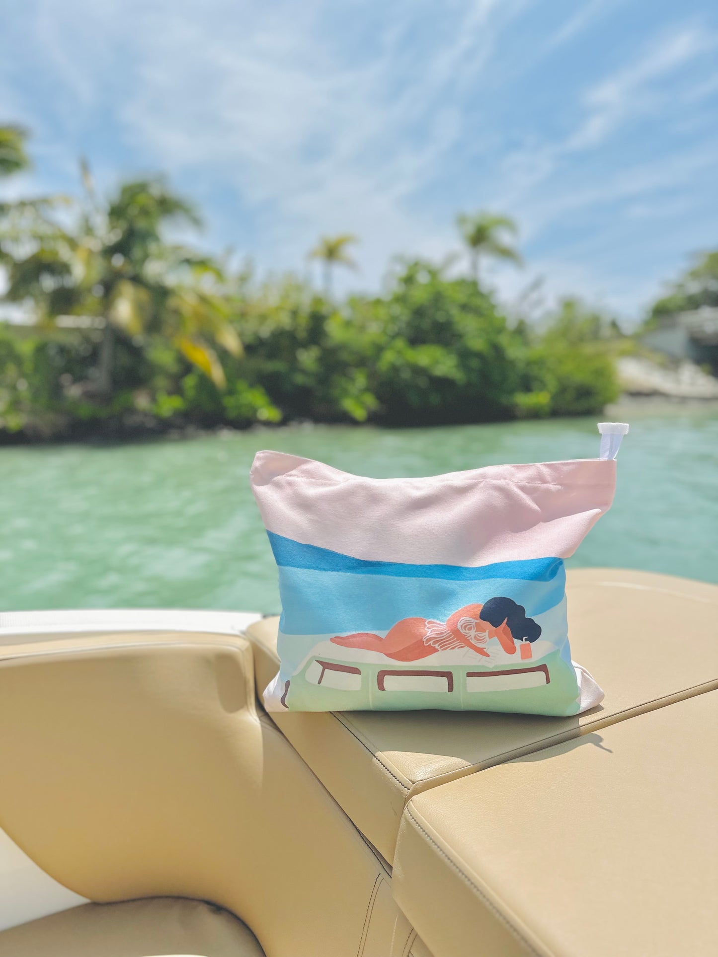 "Pages and Waves" Tote – Inspired by Hawaii 🌊